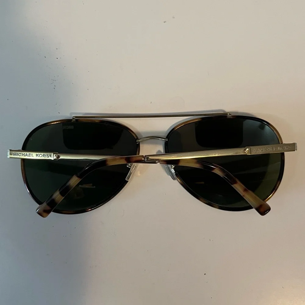 Michael Kors Women’s aviator sunglasses - Picture 4 of 4